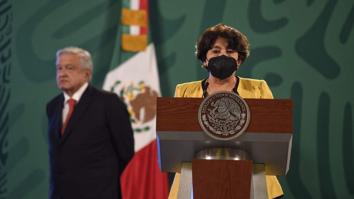 La titular de la SEP, Delfina Gómez