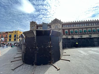 Blindan Palacio Nacional previo a la Marcha por Nuestra Democracia