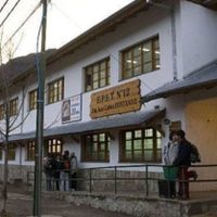 El EPET 12 se comprometió a cubrir las vacantes que reclamaron las familias
