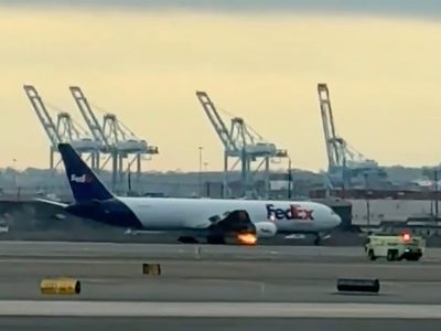 Avión de FedEx realiza aterrizaje de emergencia tras choque con ave (Video)