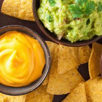 La salsa de queso cheddar más rica que hayas probado: en 5 minutos y muy fácil de hacer