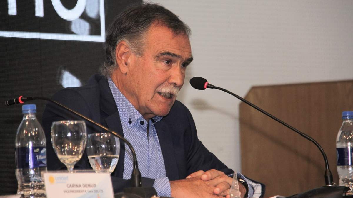 Javier Bertoldi en el Concejo Deliberante de Centenario. Fuente: (Facebook).