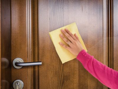No gastes en pintura: el truco definitivo para dejar las puertas de tu casa como si recién las colocaras
