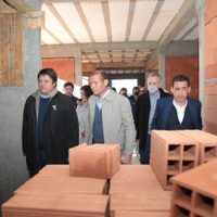 Omar Gutiérrez y Mariano Gaido visitaron la obra del centro de Artes Escénicas "La Usina"