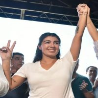 Polémica por una intendenta que bailó en una comparsa vestida con traje de carnaval