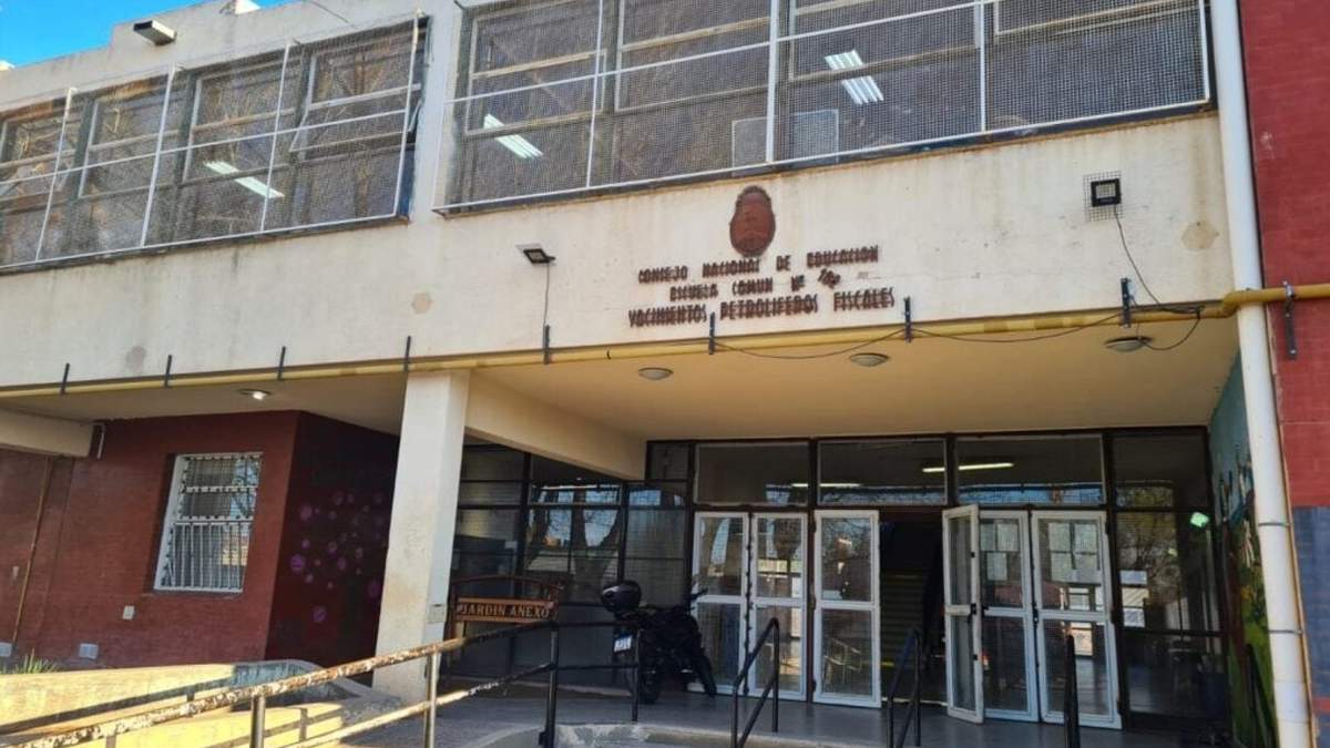 Escuela primaria N° 102 de Cutral Co. Fuente: (Twitter)