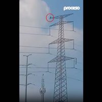 Un hombre escala a lo más alto de una torre de alta tensión en Atizapán (Video)