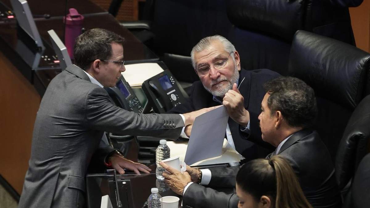 Ricardo Anaya y Adán Augusto López en la sesión del jueves