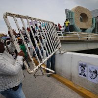 Con bloqueos en la Autopista del Sol, maestros protestan contra política educativa en Guerrero