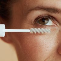Que tus pestañas luzcan como postizas con esta crema natural y económica que podés hacer vos misma en casa