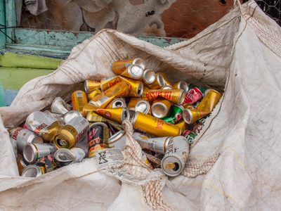 No tires las latas de cerveza: creá esta caramelera que es perfecta hasta para regalar