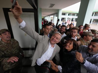 Segunda vuelta en Chile: elección presidencial entre una comunista y un ultraderechista