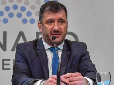 Pidieron la captura internacional de Edgardo Kueider, el senador que fue hallado en Paraguay con 200 mil dólares