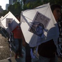 '¡Daremos la vida hasta encontrarlos!”, claman padres de los 43 en el Zócalo