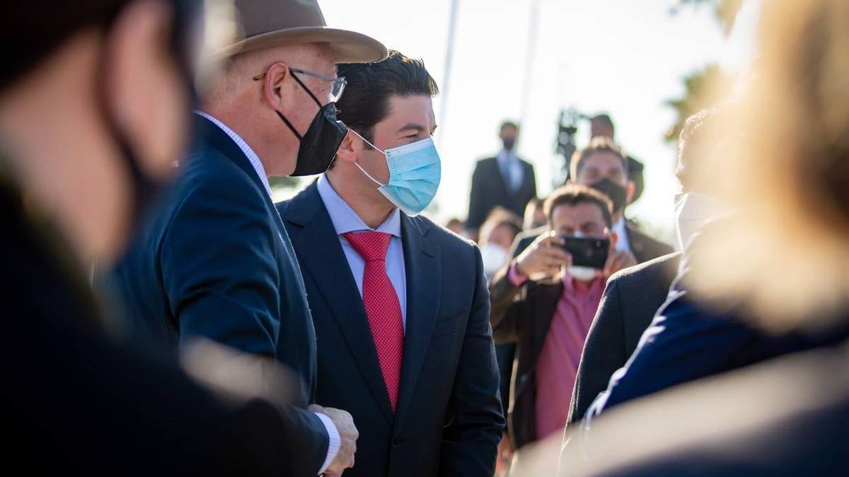 Samuel García y el embajador estadunidense Ken Salazar