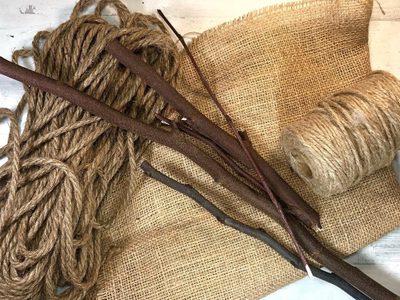 Con ramas secas y cosas recicladas: mirá esta hermosa decoración que podés crear para un día especial o festivo