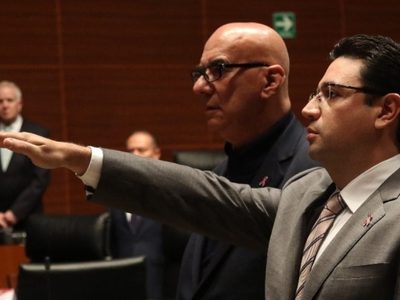 Reprueban feministas nombramiento de Noé Castañón como vicepresidente del Senado