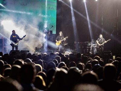 Molotov se enfrenta a golpes con la banda chilena Los Miserables en pleno concierto (Videos)