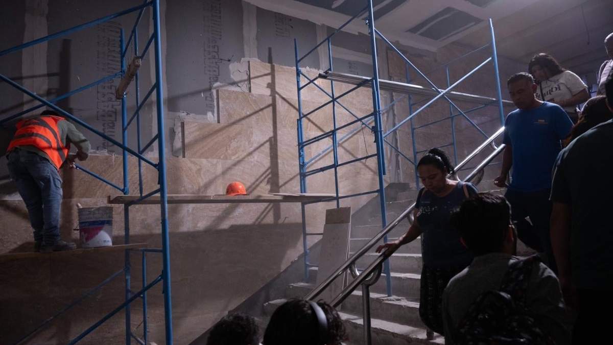 Hidalgo, Línea 2 del Metro. A menos de un mes del Mundial, usuarios en penumbras