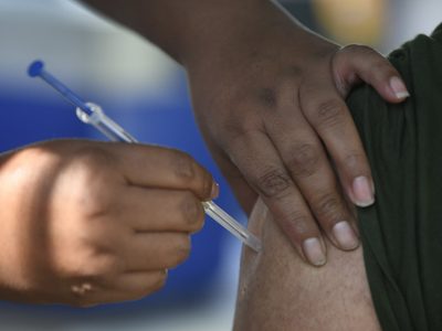 En África, sólo 25 personas han recibido la vacuna contra el coronavirus: OMS
