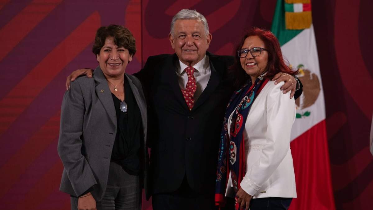 López Obrador abrazó a Delfina Gómez y a Leticia Ramírez