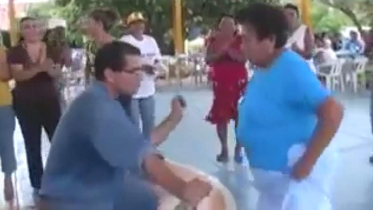 Ríos Piter haciendo campaña para diputado