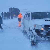 Cuatro familias fueron rescatadas en la ruta 13 en medio del temporal de nieve y viento blanco