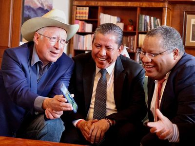 Ken Salazar ofrece apoyo a Zacatecas; Monreal acepta, pero sin cambiar la estrategia