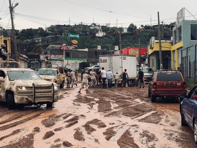 Tres personas murieron arrastradas por corrientes de agua en Nogales (Videos)