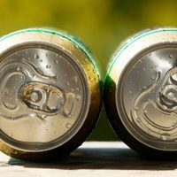 Mirá las hermosas macetas en tendencia que podés hacer con esas latas de cerveza vacías que ibas a tirar