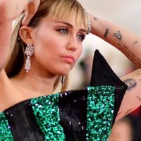 ¡La locura no tiene fin! Miley Cyrus contrataca en sus redes y sube un video vergonzoso