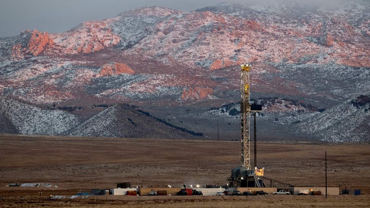 Un equipo de perforación en un sitio geotérmico de Fervo Energy en construcción cerca de Milford, Utah