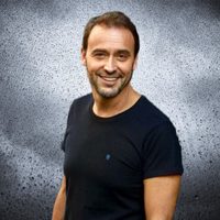 Con profunda emoción, Adrián Pallares sorprendió con la historia conmovedora de sus padres