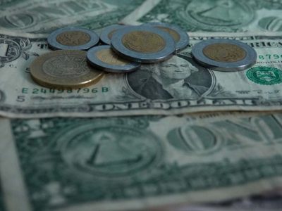 Peso resiente la incertidumbre generada por la guerra en Medio Oriente