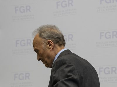 Renuncia forzada: Alejandro Gertz Manero deja la FGR