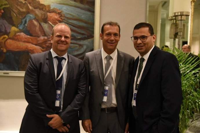 Omar Gutiérrez junto a directivos del ex CAF Fuente: (Twitter)