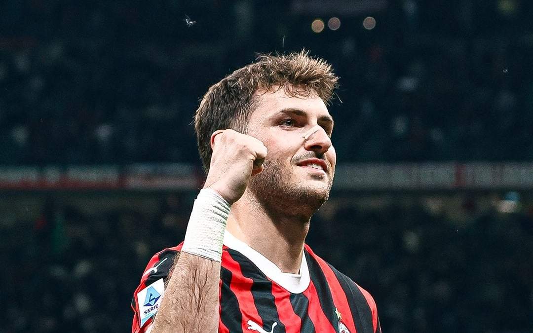 Santiago Gimenez anota dos goles en la victoria del Milan por 3-1 ante el Bolonia