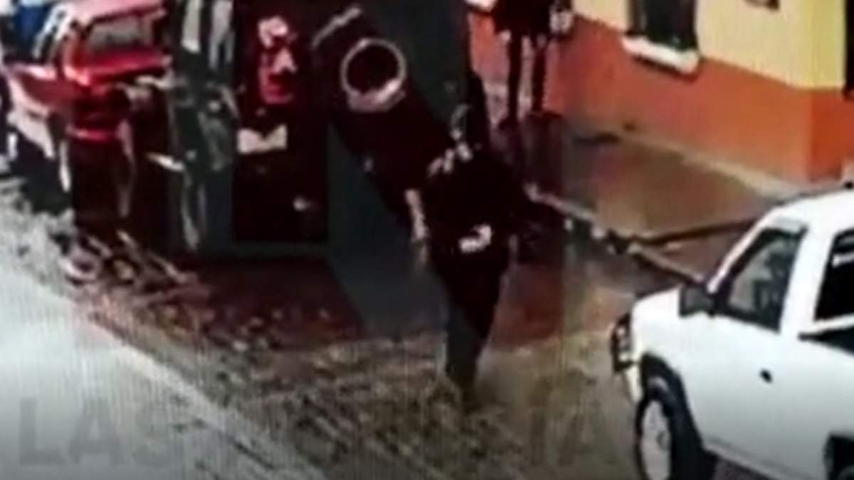 El sujeto huyó inmediatamente después de apuñalar a su víctima