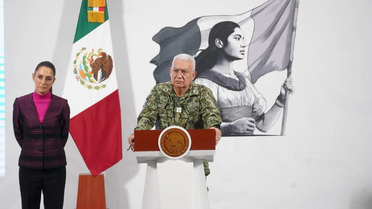 El general secretario de la Defensa, Ricardo Trevilla, en la conferencia del pueblo