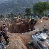 Esperanza y riesgo: así son los esfuerzos para sacar de un pozo de 32 metros a un niño en Marruecos