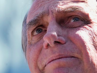 Bolsonaro sale del hospital y regresa a la cárcel en Brasilia