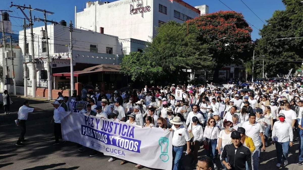 Marcha de la UDG por la aparición del alumno Miguel Alejandro Soto Martín