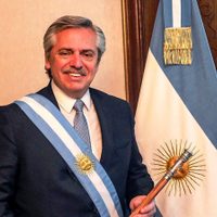 Fernández desembarca en Rosario para celebrar la creación de la bandera argentina