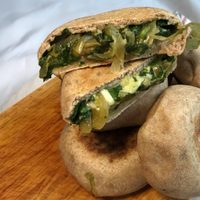 Pan relleno sin huevos ni manteca: la receta más fácil y rica para sumar a la merienda o como picada