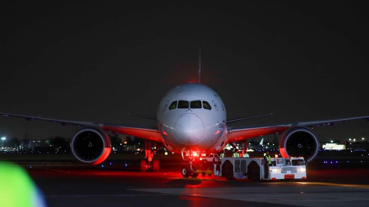 Arribo del avión con el lote de vacunas AstraZeneca, que corresponde al mecanismo COVAX