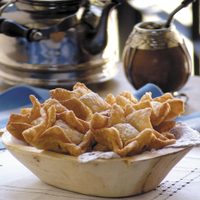 Con solo 4 ingredientes, prepará estos crujientes y deliciosos pastelitos del 25 de mayo
