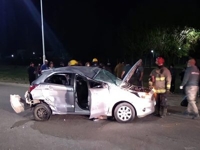 Fuerte choque y vuelco en Plottier: hay tres heridos