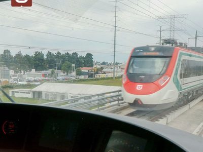 Por obras de El Insurgente, continúa cerrada la México-Toluca