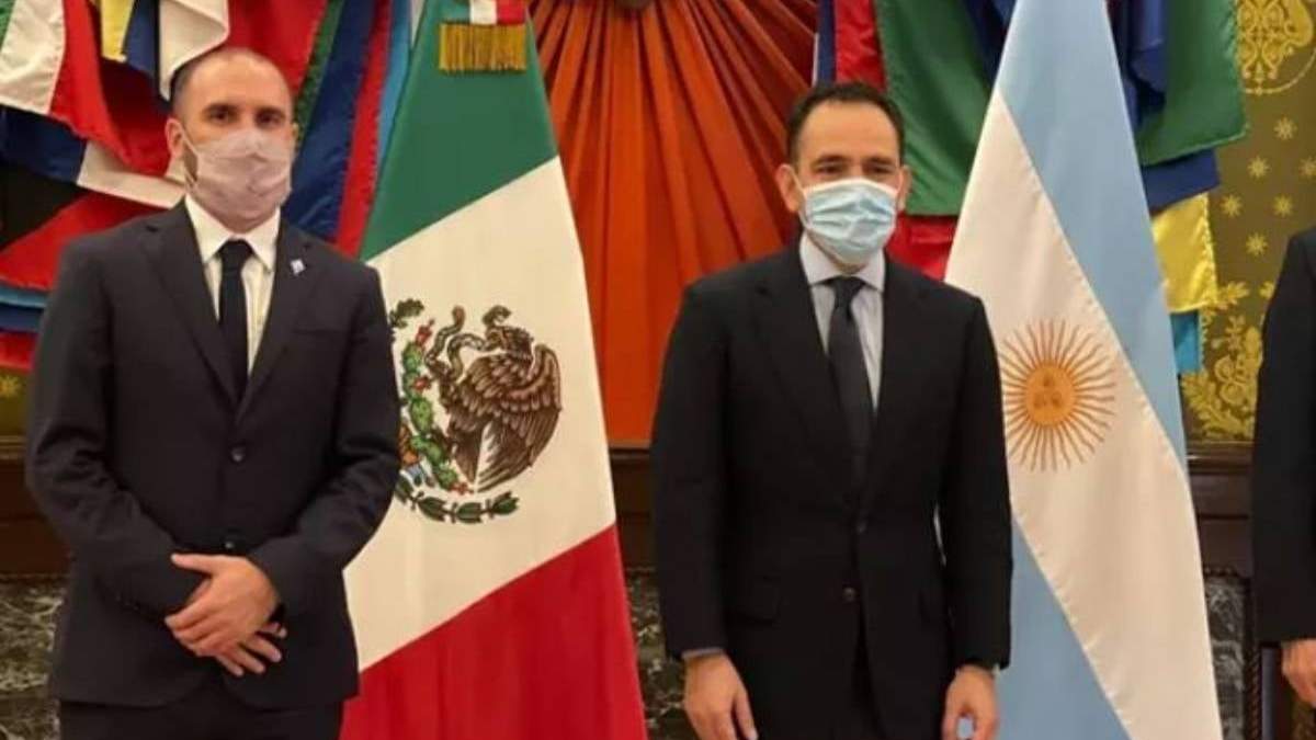 El ministro de Economía de Argentina, Martín Guzmán, y el secretario de Hacienda de México, Arturo Herrera