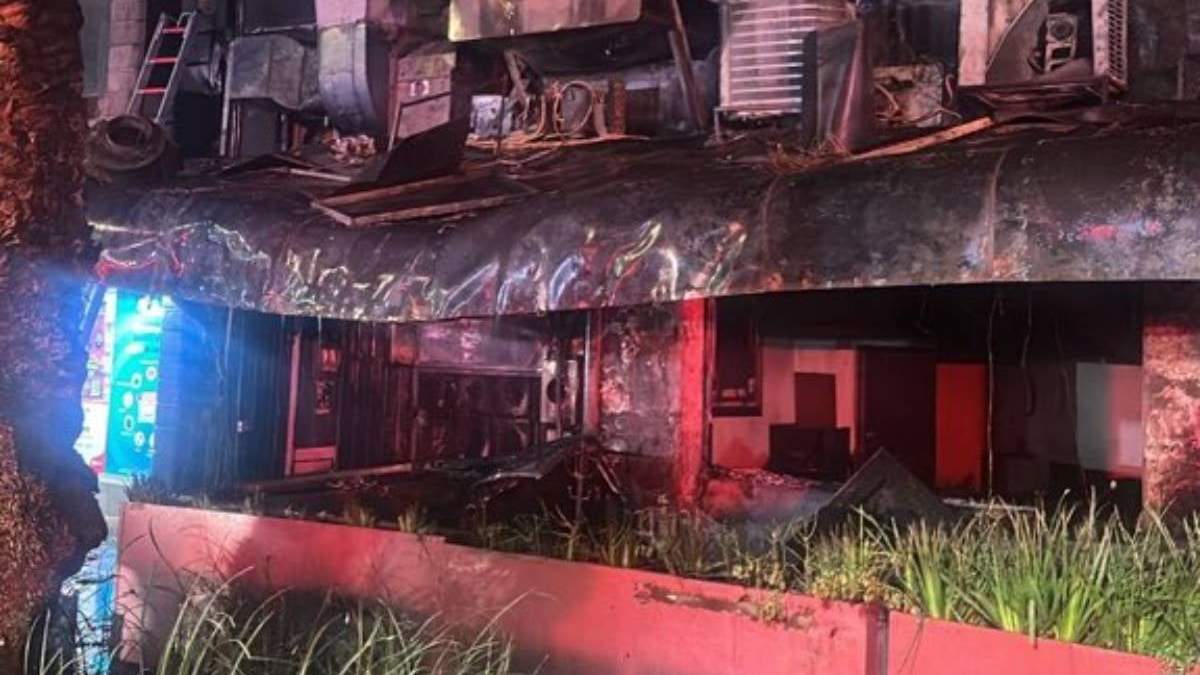 Incendio en el restaurante La Soldadera, frente al Monumento a la Revolución, en la alcaldía Cuauhtémoc, de la CDMX